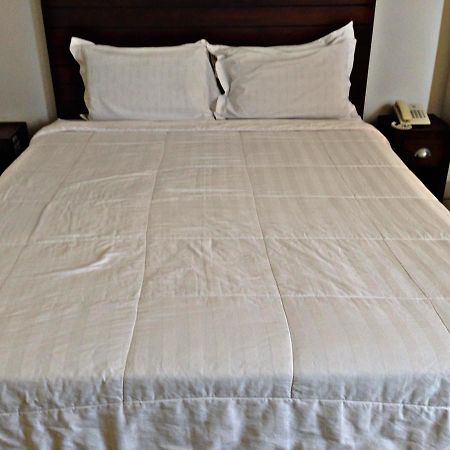 Greensa Inn Surabaya Ngoại thất bức ảnh