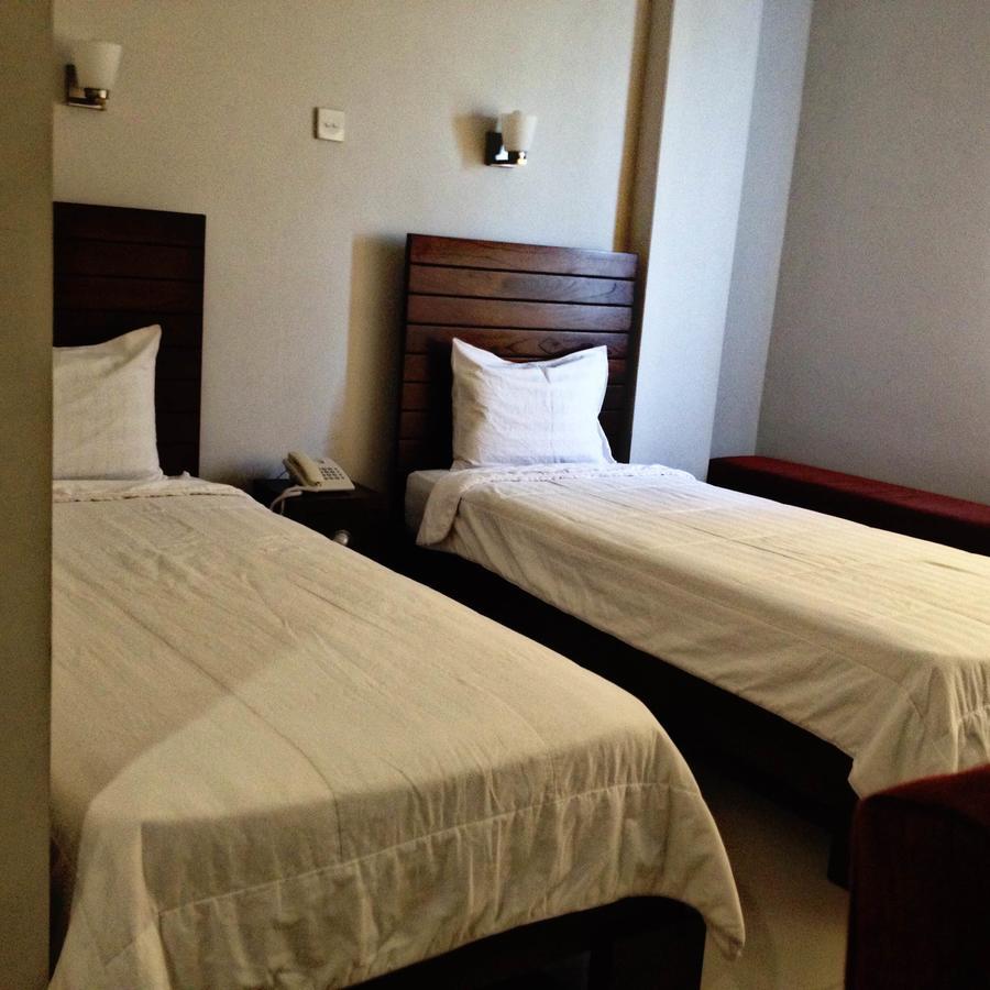 Greensa Inn Surabaya Ngoại thất bức ảnh